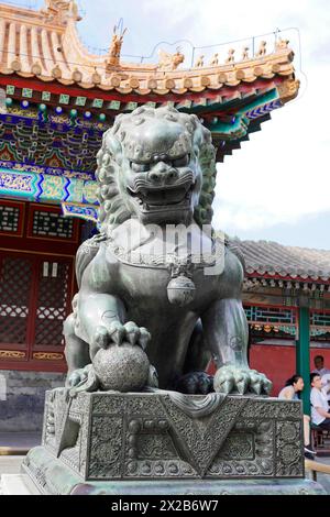 Nouveau Palais d'été, Pékin, Chine, Asie, imposante statue en pierre d'un lion, gardien de l'art traditionnel chinois, Pékin Banque D'Images