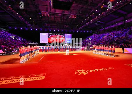 Stuttgart, Bade-Wuerttemberg, Allemagne. 21 avril 2024. Cérémonie du trophée des impressions durant le 47. Porsche Tennis Grand Prix Stuttgart - WTA500 (crédit image : © Mathias Schulz/ZUMA Press Wire) USAGE ÉDITORIAL SEULEMENT! Non destiné à UN USAGE commercial ! Banque D'Images