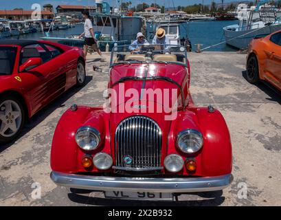 Voiture de sport Red Morgan, Paphos Classic Vehicle Club Harbour Show, Paphos, Chypre Banque D'Images