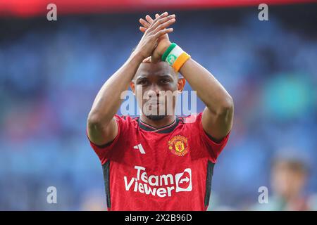 AMAD Diallo de Manchester United claque les fans à plein temps, lors du match de demi-finale de la Coupe de football des Emirates FA, Coventry City vs Manchester United au stade de Wembley, Londres, Royaume-Uni, 21 avril 2024 (photo de Gareth Evans/News images) Banque D'Images