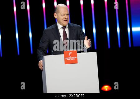 Hanovre, Allemagne. 21 avril 2024. Le chancelier fédéral Olaf Scholz (SPD) prend la parole lors de la cérémonie d'ouverture de la Messe de Hanovre au Centre des congrès de Hanovre (HCC). Crédit : Michael Matthey/dpa/Alamy Live News Banque D'Images