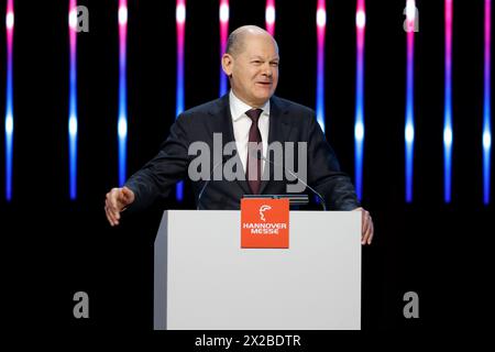 Hanovre, Allemagne. 21 avril 2024. Le chancelier fédéral Olaf Scholz (SPD) prend la parole lors de la cérémonie d'ouverture de la Messe de Hanovre au Centre des congrès de Hanovre (HCC). Crédit : Michael Matthey/dpa/Alamy Live News Banque D'Images