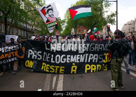 Paris, France. 21 avril 2024. Une foule d’environ 2 000 personnes a protesté contre le racisme, l’islamophobie et la violence contre les enfants après qu’un tribunal ait autorisé leur manifestation à se dérouler, à Paris, en France, le dimanche 21 avril 2025. Photo Pierrick Villette/ABACAPRESS.COM crédit : Abaca Press/Alamy Live News Banque D'Images