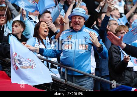 LONDRES, Royaume-Uni - 21 avril 2024 : les fans de Coventry City lors de la demi-finale de la FA Cup des Emirates entre le Coventry City FC et le Manchester United FC au stade de Wembley (crédit : Craig Mercer/ Alamy Live News) Banque D'Images