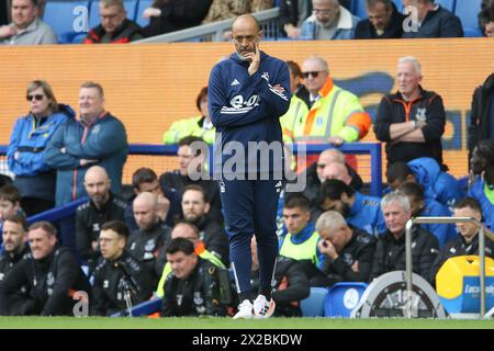 Liverpool, Royaume-Uni. 21 avril 2024. Nuno Espirito Santo, le directeur de la forêt de Nottingham regarde. Premier League match, Everton contre Nottingham Forest au Goodison Park à Liverpool le dimanche 21 avril 2024. Cette image ne peut être utilisée qu'à des fins éditoriales. Usage éditorial exclusif, photo de Chris Stading/Andrew Orchard photographie sportive/Alamy Live News crédit : Andrew Orchard photographie sportive/Alamy Live News Banque D'Images