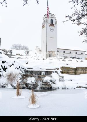 Étang couvert de neige et de glace au dépôt Boise en hiver Banque D'Images