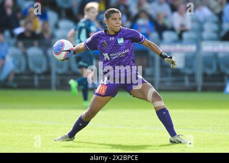 Gosford, Australie. 21 avril 2024. Jada Leanne Mathyssen-Whyman du Sydney FC est vue en action lors du match de demi-finale 2 de la saison 2023-24 de Liberty A-League entre Central Coast Mariners FC et Sydney FC au stade Industree Group. Score final ; Sydney FC 1 : 0 Central Coast Mariners FC. (Photo Luis Veniegra/SOPA images/SIPA USA) crédit : SIPA USA/Alamy Live News Banque D'Images