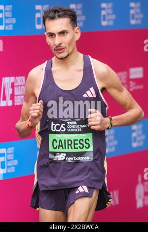 Londres, Royaume-Uni. 21 avril 2024. Le coureur britannique Emile Cairess termine troisième de la course masculine. Les gagnants de la course Elite sont vus en train de franchir la ligne d'arrivée et la zone de présentation. L'itinéraire du marathon de Londres 2024 TCS part de Greenwich et traverse la ville de Londres, pour finir sur le Mall à Westminster. Au total, environ 50 000 participants devraient commencer le marathon cette année, dont 20 députés, plusieurs pairs et de nombreuses célébrités. Crédit : Imageplotter/Alamy Live News Banque D'Images