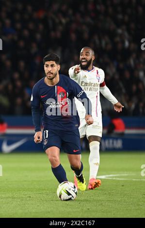 © Julien Mattia/le Pictorium/MAXPPP - Paris 21/04/2024 Julien Mattia/le Pictorium - 21/04/2024 - France/Ile-de-France/Paris - Marco Asensio et Alexandre Lacazette lors de la 30eme Journee de ligue 1 UberEats entre le PSG et l'Olympique Lyonnais au Parc des Princes, le 21 avril 2024 - valeurs ACtuelles Out, no jdd, JDD Out, RUSSIA OUT, NO RUSSIA #norussia/21/04/2024 - France/Ile-de-France (région)/Paris - Marco Asensio et Alexandre Lacazette lors du 30e Journee de ligue 1 UberEats entre le PSG et l'Olympique Lyonnais au Parc des Princes, le 21 avril 2024 Banque D'Images