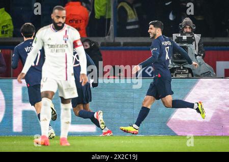 Paris, France, France. 21 avril 2024. Marco ASENSIO du PSG célèbre son but et Alexandre LACAZETTE de Lyon semble déçu lors du match de Ligue 1 opposant le Paris Saint-Germain (PSG) et l’Olympique Lyonnais (OL) au stade du Parc des Princes le 21 avril 2024 à Paris, France. (Crédit image : © Matthieu Mirville/ZUMA Press Wire) USAGE ÉDITORIAL SEULEMENT! Non destiné à UN USAGE commercial ! Banque D'Images