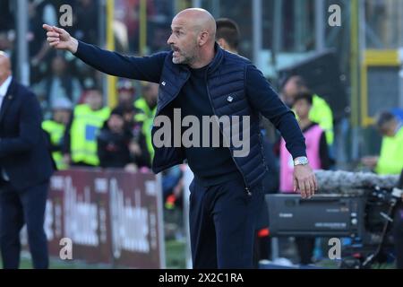 Salerne, Italie, 21 avril 2024 Vincenzo Italiano entraîneur de l'ACF Fiorentina gestes lors du match de Serie A entre les États-Unis Salernitana 1919 et AC Fiorentina crédit : Agostino Gemito/ Alamy Live News Banque D'Images