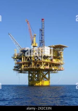 Mississippi Canyon 243 plate-forme fixe de forage et de production pétrolière et gazière offshore multi-puits dans le golfe du Mexique au large de la côte se de la Louisiane. Banque D'Images