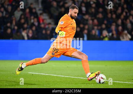 Paris, France. 21 avril 2024. PARIS, FRANCE - 21 AVRIL : Gianluigi Donnarumma du Paris Saint-Germain lors du match de Ligue 1 Uber Eats entre le Paris Saint-Germain et l'Olympique Lyonnais au Parc des Princes le 21 avril 2024 à Paris. (Photo Matthieu Mirville/Agence BSR) crédit : Agence BSR/Alamy Live News Banque D'Images