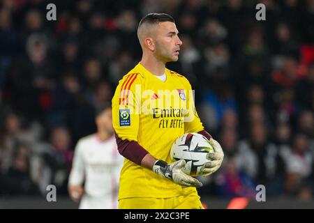 Paris, France. 21 avril 2024. PARIS, FRANCE - 21 AVRIL : Anthony Lopes de l'Olympique Marseille lors du match de Ligue 1 Uber Eats entre le Paris Saint-Germain et l'Olympique Lyonnais au Parc des Princes le 21 avril 2024 à Paris. (Photo Matthieu Mirville/Agence BSR) crédit : Agence BSR/Alamy Live News Banque D'Images