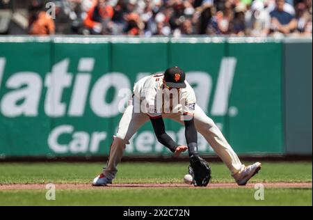 San Francisco, États-Unis. 21 avril 2024 San Francisco CA, États-Unis San Francisco troisième base Matt Chapman (26) fait un jeu sur le terrain lors du match MLB NL West entre les Arizona Diamondbacks et les San Francisco Giants à Oracle Park San Francisco Calif. Thurman James/CSM crédit : Cal Sport Media/Alamy Live News Banque D'Images