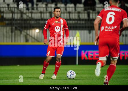 Monza, Italie. 21 avril 2024. Armando Izzo (AC Monza) pendant le championnat italien Serie A match de football entre AC Monza et Atalanta BC le 21 avril 2024 au U-Power Stadium de Monza, Italie - crédit : Luca Rossini/E-Mage/Alamy Live News crédit : Luca Rossini/E-Mage/Alamy Live News Banque D'Images