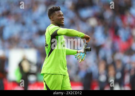 Londres, Royaume-Uni. 21 avril 2024. Le gardien de Manchester United Andre Onana (24 ans) célèbre le match de demi-finale Coventry City FC contre Manchester United FC Emirates FA Cup au stade de Wembley, Londres, Angleterre, Royaume-Uni le 21 avril 2024 Credit : Every second Media/Alamy Live News Banque D'Images