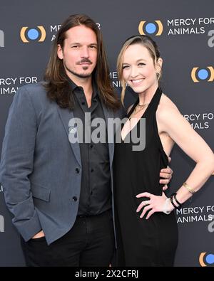 20 avril 2024, Los Angeles, Californie, États-Unis : Mark Hapka et Kelley Jakle assistent au 25e Gala Mercy for Animals Gala Celebration au Rolling Greens. (Crédit image : © Billy Bennight/ZUMA Press Wire) USAGE ÉDITORIAL SEULEMENT! Non destiné à UN USAGE commercial ! Banque D'Images