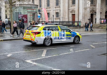 Londres, Royaume-Uni - 22 mars 2024 : voiture de police métropolitaine dans London Street. Banque D'Images