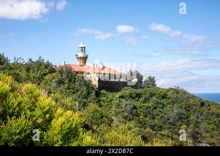 Phare de Barrenjoey, un phare opérationnel du 19ème siècle sur Barrenjoey promontoire, Palm Beach, parc national de Ku-ring gai Chase, Sydney, Australie Banque D'Images