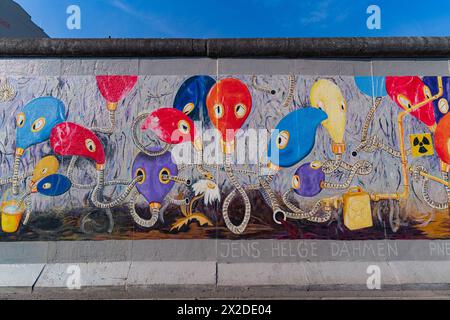 Œuvre d'art à East Side Gallery à Berlin, Allemagne Banque D'Images