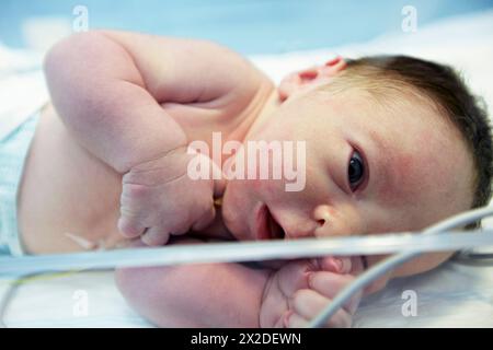 Bébé nouveau-né, la pédiatrie. Hospital Policlinica Gipuzkoa, San Sebastian, Donostia, Euskadi, Espagne Banque D'Images