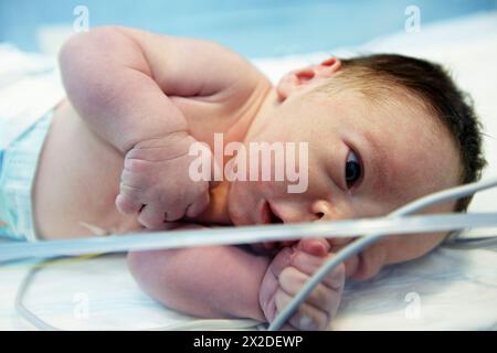 Bébé nouveau-né, la pédiatrie. Hospital Policlinica Gipuzkoa, San Sebastian, Donostia, Euskadi, Espagne Banque D'Images