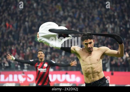 Célébrez le but, Torjubel zum 3:1 Omar Marmoush Eintracht Frankfurt - Frankfurt 19.04.2024 : Eintracht Frankfurt vs FC Augsburg, Deutsche Bank Park, Bundesliga, 30. Spieltag *** célébrer le but, célébration du but pour 3 1 Omar Marmoush Eintracht Frankfurt Frankfurt 19 04 2024 Eintracht Frankfurt vs FC Augsburg, Deutsche Bank Park, Bundesliga, Journée 30 Banque D'Images