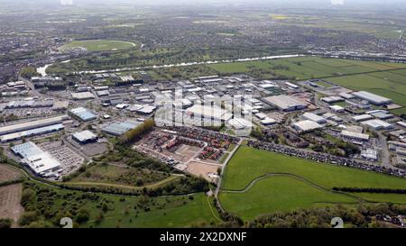 Vue aérienne de Sealand Industrial Estate et d'autres industries sur Sovereign Way & Sealand Road, Chester Banque D'Images