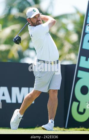 Doral, Floride, États-Unis. 6 avril 2024. Louis Oosthuizen, de Stinger, a fait un tee du 17e trou lors de la deuxième manche du LIV Golf Miami au Trump National Doral. (Crédit image : © Debby Wong/ZUMA Press Wire) USAGE ÉDITORIAL SEULEMENT! Non destiné à UN USAGE commercial ! Banque D'Images