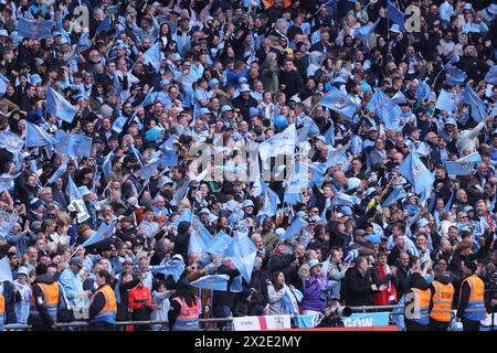 Londres, Royaume-Uni. 21 avril 2024. Les fans de Coventry City lors de la demi-finale de l'Emirates FA Cup, Coventry City v Manchester United, au stade de Wembley, Londres, Royaume-Uni, le 21 avril 2024 crédit : Paul Marriott/Alamy Live News Banque D'Images