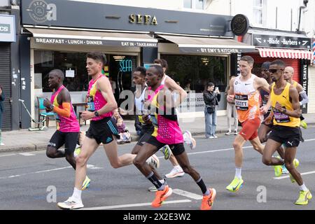Marathon de Londres 2024, course masculine d’élite à 6m point à Greenwich. Philip Sesemann Pace et Marc Scott Banque D'Images