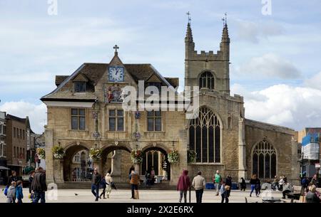 Le C17th Peterborough Guildhall, achevé en 1671, à Cathedral Square, Peterborough, Angleterre. Banque D'Images