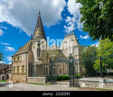 Château de domaine viticole dans le village d'Aloxe Corton en Bourgogne, France Banque D'Images