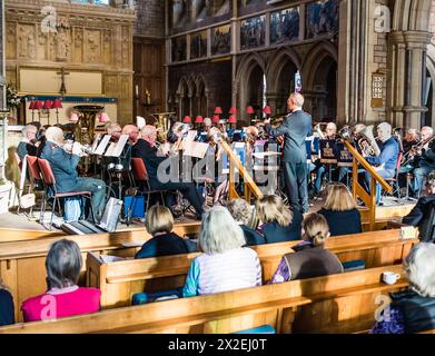 Concert printanier de l'Armée du Salut au temple d'Exeter à St Peter's, Budleigh Salterton. La bande complète. Banque D'Images