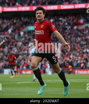 BUT 2-0, Harry Maguire de Manchester United fête le but. - Coventry City v Manchester United, demi-finale de la Coupe FA Emirates, stade de Wembley, Londres, Royaume-Uni. - 21 avril 2024. Usage éditorial uniquement - des restrictions DataCo s'appliquent. Banque D'Images