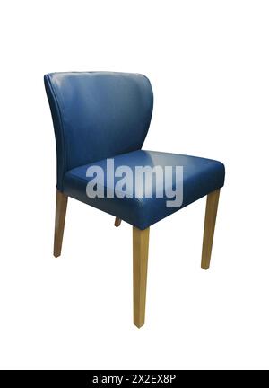 Chaise en cuir moderne bleu isolé sur fond blanc. Avec masque Banque D'Images