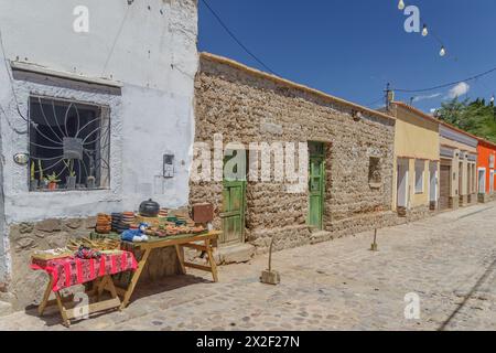 Stalle artisanale dans une rue à Humahuaca, province de Jujuy, Argentine. Banque D'Images