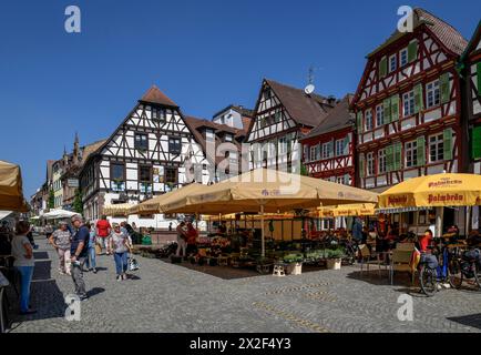 Géographie / voyage, Allemagne, Bade-Wuertemberg, place de marché de Bretten avec façade à colombages, ADDITIONAL-RIGHTS-CLEARANCE-INFO-NOT-AVAILABLE Banque D'Images