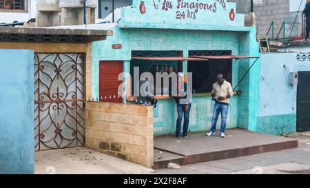 Le peuple cubain dans la cafétéria des petites entreprises Matanzas, Cuba Banque D'Images