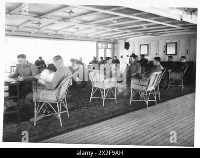 BATEAU DE DÉPART DU NIL POUR les « AUTRES RANGS » DU ROYAL CORPS OF SIGNALS - le salon Promenade Deck de l'armée britannique Banque D'Images