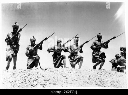 PHOTOGRAPHIES PRISES DE LA FORCE DE DÉFENSE SOUDANAISE - pratique de la baïonnette, armée britannique Banque D'Images