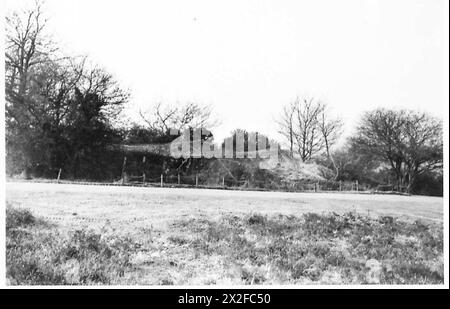 Le Southern Command et le 5e corps de l'armée britannique démontrent des techniques de camouflage à Langford près de Redlinch, illustrant la dissimulation et les exercices sur le terrain. Banque D'Images