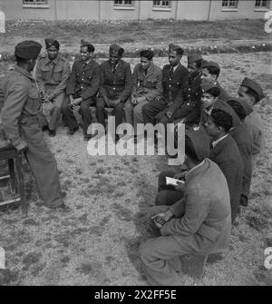 Photographies de Cecil Beaton prises en Inde, en Birmanie et en Chine entre décembre 1943 et août 1944, documentant les gens, les paysages et les activités de ses voyages. Banque D'Images