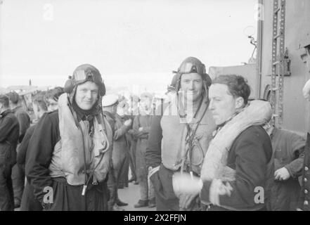 IMAGES DE FLEET AIR ARM. AVRIL 1941, À BORD DU HMS ARK ROYAL. - Le personnel de Fleet Air Arm Banque D'Images