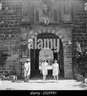 Cecil Beaton photographie de décembre 1943 à août 1944 montrant la vie quotidienne, l'architecture et les paysages en Inde, en Birmanie et en Chine. Banque D'Images