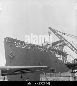 OPÉRATIONS DE LA ROYAL AIR FORCE À MALTE, GIBRALTAR ET EN MÉDITERRANÉE, 1940-1945. - Un Hawker Sea Hurricane Mark I de la Merchant Ship Fighter Unit placé sur la catapulte à vapeur d'un Catapult Armed Merchant (CAM) à Gibraltar Royal Air Force, Merchant Ship Fighter Unit Banque D'Images