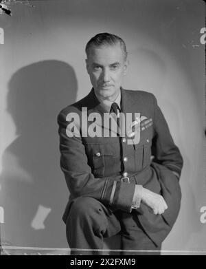 LE MINISTÈRE DE L'AIR, 1939-1945. - Portrait en demi-longueur du vice-maréchal de l'Air N H Bottomley, chef adjoint de l'état-major de l'Air (opérations), pris au ministère de l'Air de Londres Banque D'Images