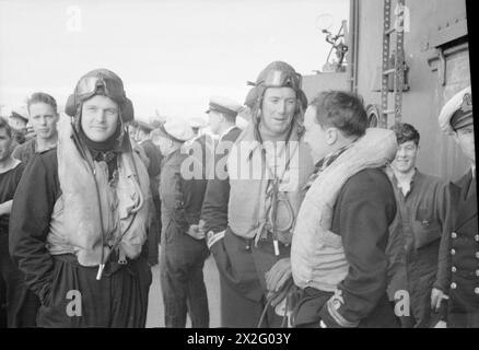 IMAGES DE FLEET AIR ARM. AVRIL 1941, À BORD DU HMS ARK ROYAL. - Le personnel de Fleet Air Arm Banque D'Images