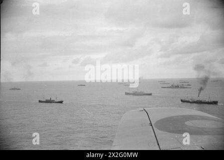 IMAGES DE FLEET AIR ARM. AVRIL 1941, PHOTOGRAPHIES AÉRIENNES. - Les avions de la Fleet Air Arm patrouillant au-dessus d'un convoi Banque D'Images